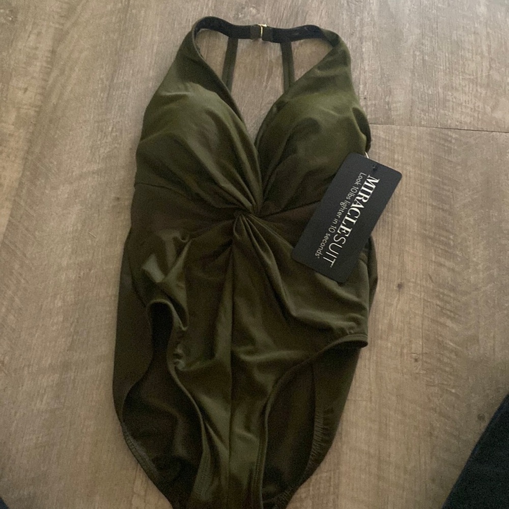 Miraclesuit sz 6 green swimsuit nwt